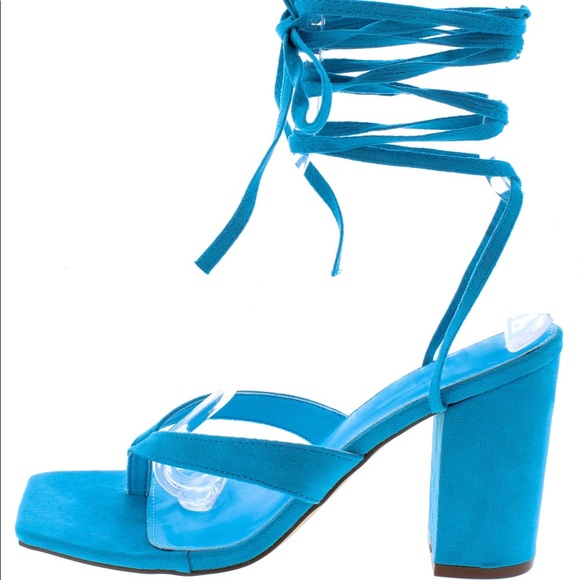 Woman’s ankle wrap block heels - Picture 3 of 3